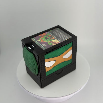 Turtle Power - Universal DeckDock - Von Schildkröten inspirierte Deckbox mit Zähler und Token-Fach für Magic The Gathering und mehr