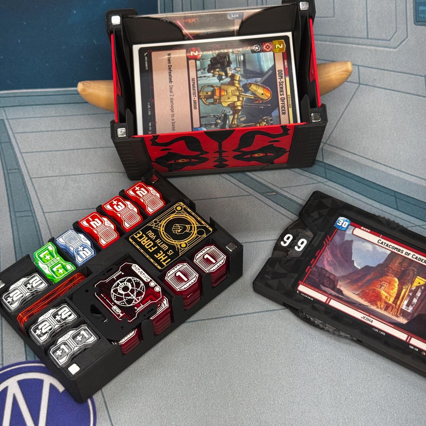 Sohn von Dathomir – Universelle DeckDock – von Darth Maul inspirierte Deck-Box mit Zähler und Token-Fach für Star Wars Unlimited und mehr